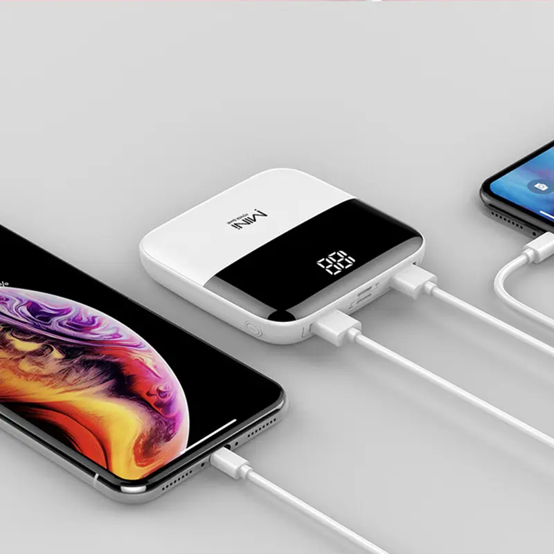 Batterie externe carrée de 10 000 mAh avec affichage en façade